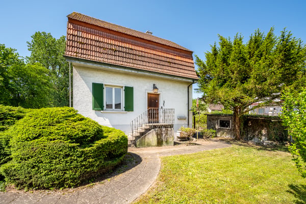 Hübsches Einfamilienhaus mit viel Umschwung und grossem Potenzial 2