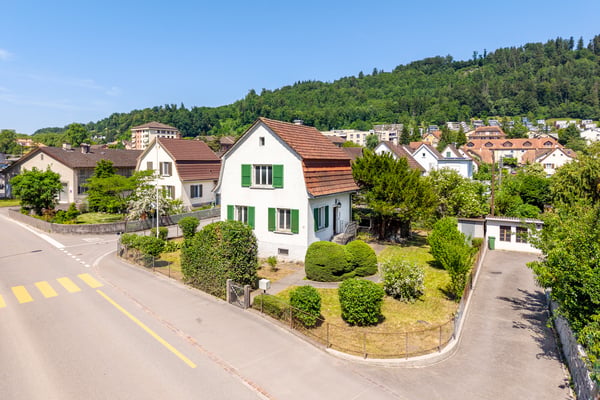 Hübsches Einfamilienhaus mit viel Umschwung und grossem Potenzial 3
