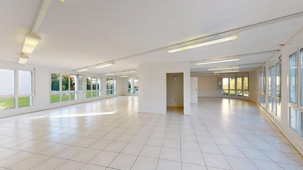 Idealer Business-Standort mit hoher Sichtbarkeit 4