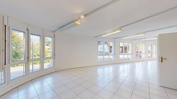 Idealer Business-Standort mit hoher Sichtbarkeit 10