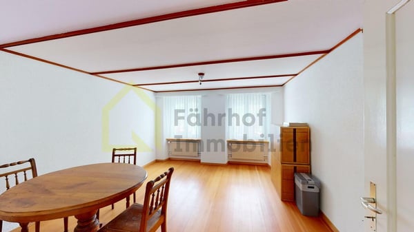 Wohnhaus mit Oekonomiegebäuden und 4'800 m2 Land 12