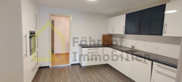 Wohnhaus mit Oekonomiegebäuden und 4'800 m2 Land 13