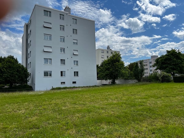 Sehr gepflegte 4½ Zimmerwohnung im obersten Stockwerk 13