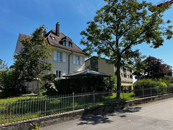 Kleine renovierte 4 Zimmerwohnung in 3 Familienhaus 10