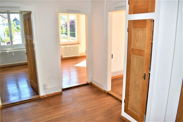 Kleine renovierte 4 Zimmerwohnung in 3 Familienhaus 6