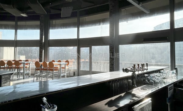 Surface commerciale avec vitrines d'env. 250 m² en duplex 6