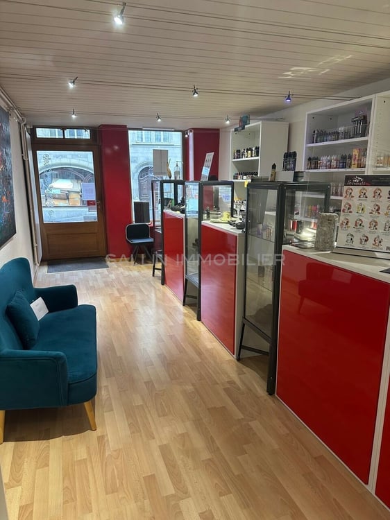 SURFACE COMMERCIALE DANS UNE RUE PIÉTONNE 3