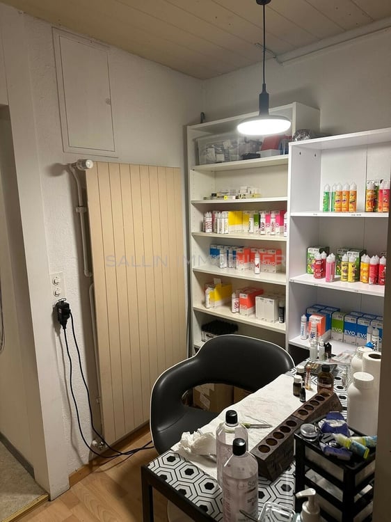 SURFACE COMMERCIALE DANS UNE RUE PIÉTONNE 6