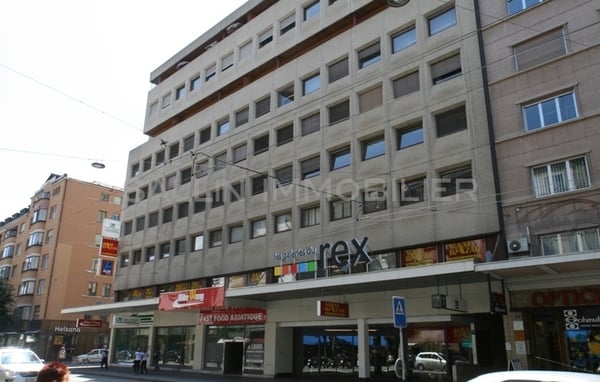 SURFACE ADMINISTRATIVE D'ENV. 170 M2 SITUE SUR LE BD DE PEROLLES 2