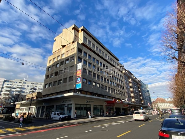 SURFACE ADMINISTRATIVE D'ENV. 170 M2 SITUE SUR LE BD DE PEROLLES 1