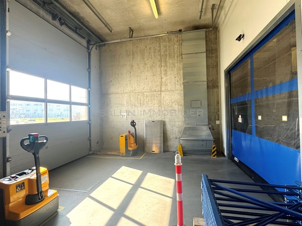 Entrepôt/Halle d'env. 620 m², quai de chargement avec rampe élévatrice 9