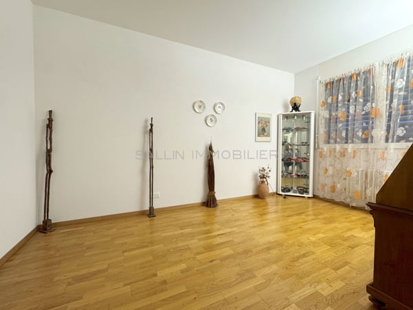 Belle et lumineuse surface administrative au 1ème étage avec pl. int. 7