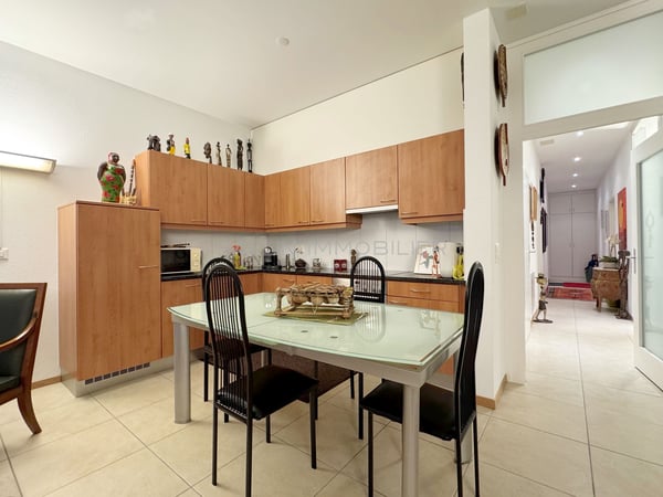 Belle et lumineuse surface administrative au 1ème étage avec pl. int. 3