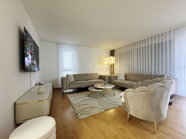 2 immeubles de rendement idéalement situés au coeur du village 2