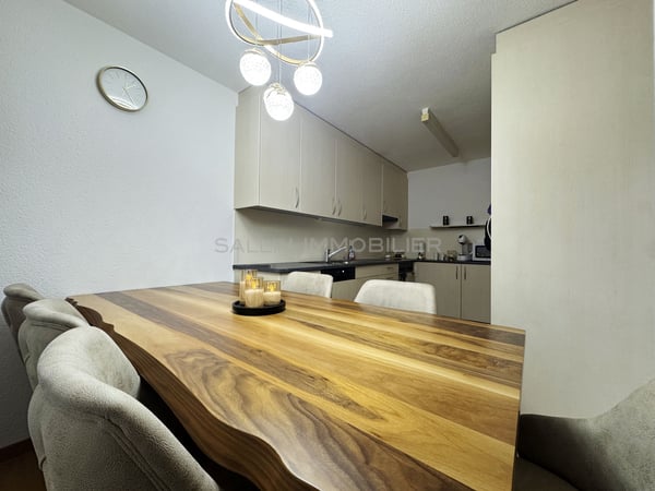 2 immeubles de rendement idéalement situés au coeur du village 3