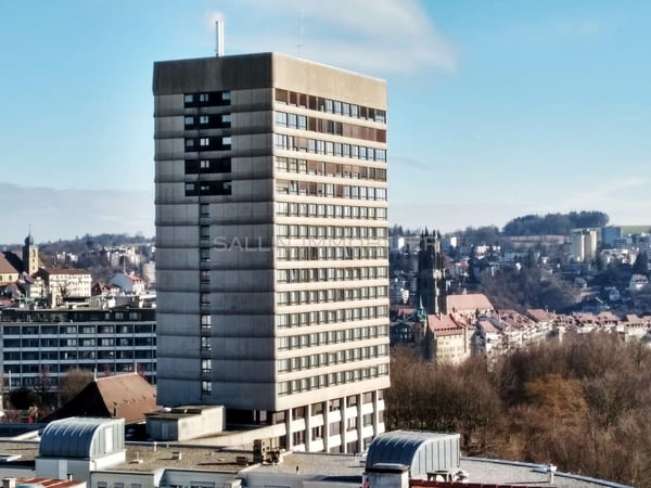 Spacieuse surface de 1½ pièces au 13ème étage 1