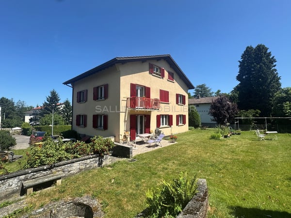 Appartement de 1½ pces dans les combles avec place de parc extérieure 1