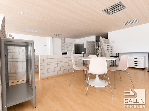 Lumineuse surface administrative open space d'env. 140 m² 6