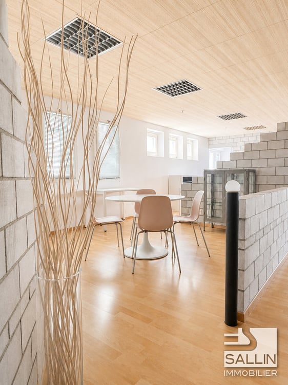 Lumineuse surface administrative open space d'env. 140 m² 10