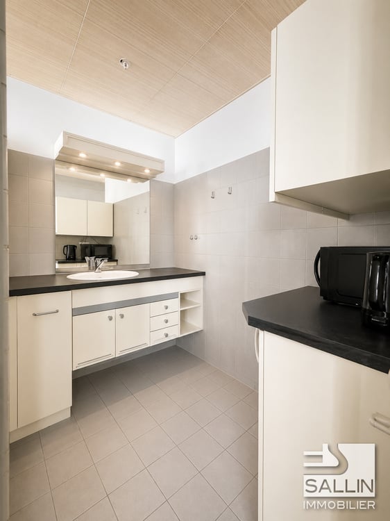 Lumineuse surface administrative open space d'env. 140 m² 9