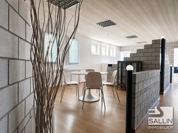 Lumineuse surface administrative open space d'env. 140 m² 2