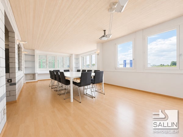 Lumineuse surface administrative open space d'env. 140 m² 8