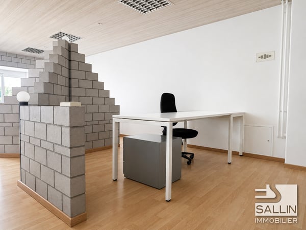 Lumineuse surface administrative open space d'env. 140 m² 3