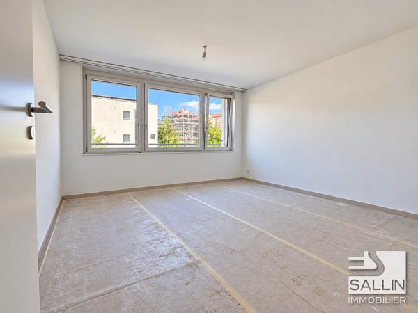 Appartement neuf de 3½ pièces, avec parking, au centre ville 2