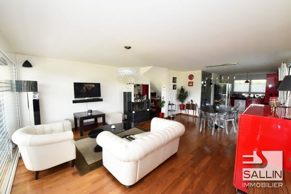 Spacieuse maison de 4½ pièces avec jardin et 2 pl. de parc extérieures 1