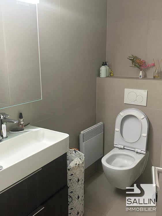 APPARTEMENT DUPLEX RENOVE DE 3½ PIECES A L'ENTREE DE LA BASSE VILLE 13