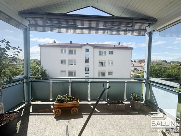 Spacieux appartement de 5 pièces au 3ème étage avec place intérieure 6