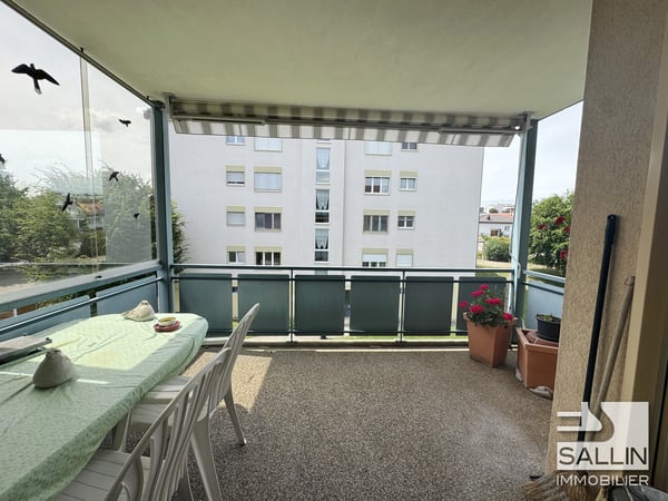 Spacieux appartement de 5 pièces au 2ème étage avec place intérieure 6