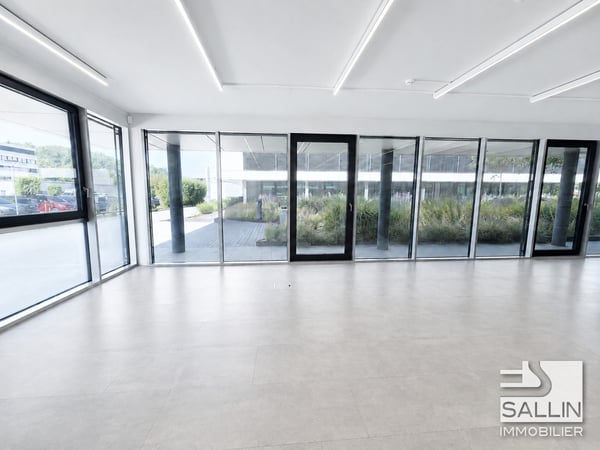 Surfaces admin. récentes de 60 à 360 m² situées au rez & 1er étage 4