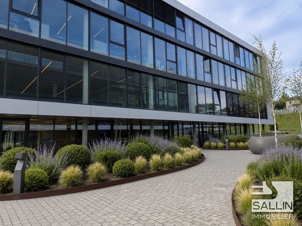 Surfaces admin. récentes de 60 à 360 m² situées au rez & 1er étage 9