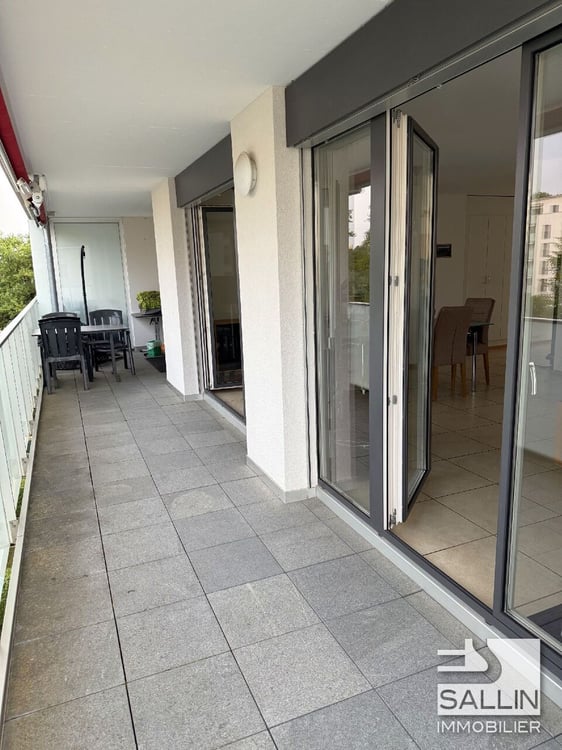 LUMINEUX 4½ PIECES AU 4EME ETAGE AVEC GRAND BALCON ENSOLEILLE 2
