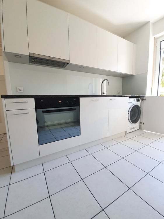 Helle Wohnung mit moderner Küche und ruhigem Balkon 6