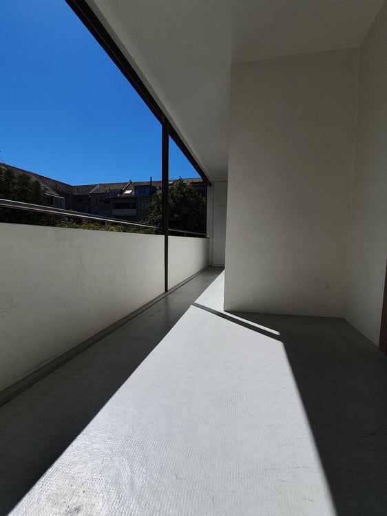 Helle Wohnung mit moderner Küche und ruhigem Balkon 9