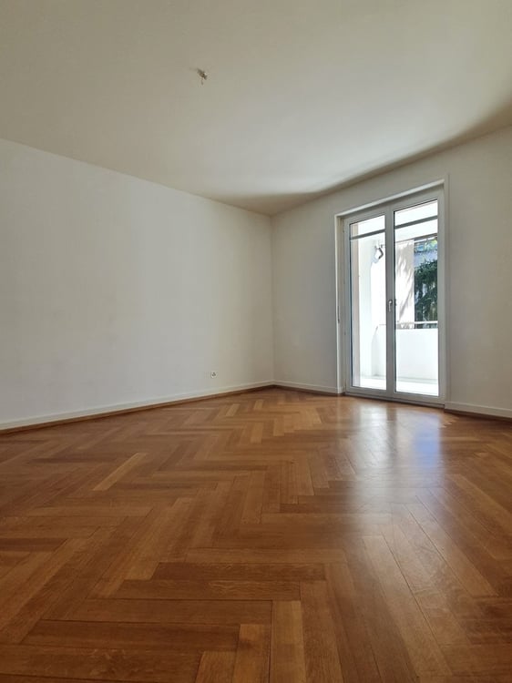 Helle Wohnung mit moderner Küche und ruhigem Balkon 5