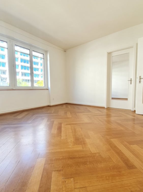 Helle Wohnung mit moderner Küche und ruhigem Balkon 4