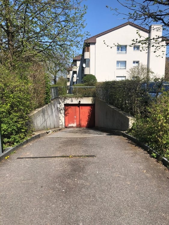 Einstellhallenplatz zu vermieten 1