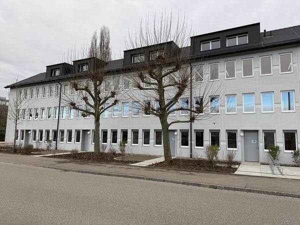 Grosszügige, moderne Wohnung mit Gartensitzplatz und eigenem Waschturm 8