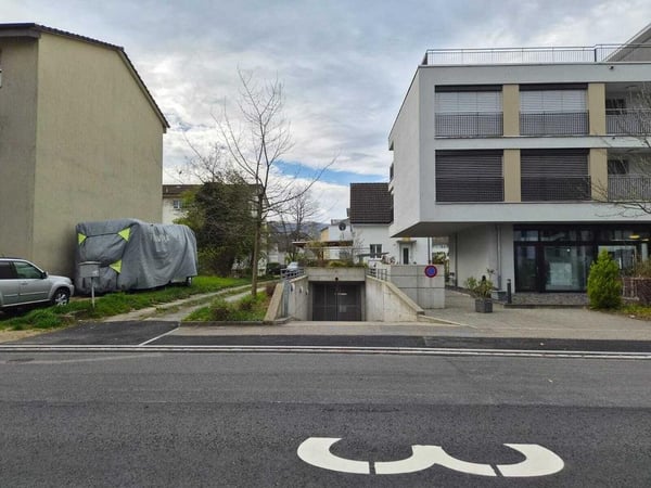 Parkplatz mit perfekter ÖV-Anbindung 4