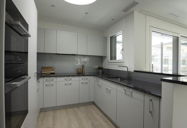 Traumhafte Attika-Wohnung mit Aussicht und eigener Waschküche 2