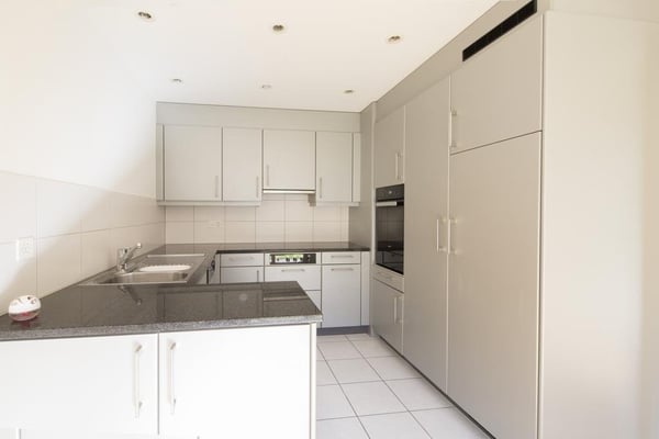 Helle Wohnung mit gedecktem Gartensitzplatz 2
