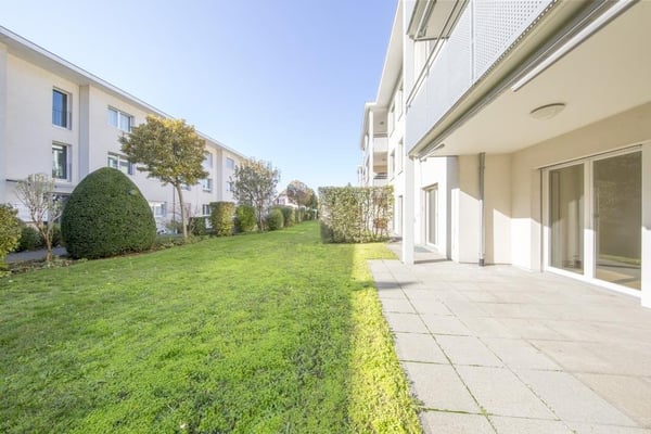 Helle Wohnung mit gedecktem Gartensitzplatz 9