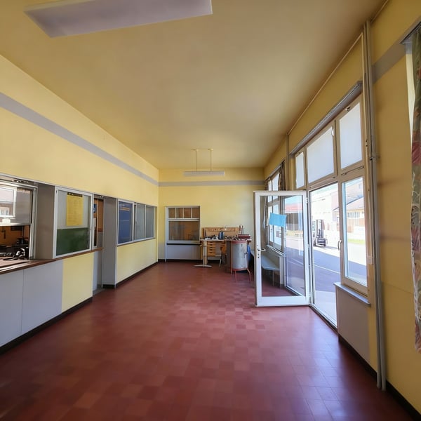 Gewerbe-, Bürofläche am Bahnhof Nieder- Oberurnen 7