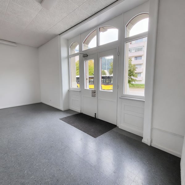 Attraktive Verkauf-, Gastro- oder Bürofläche im Bahnhof Näfels-Mollis. 4