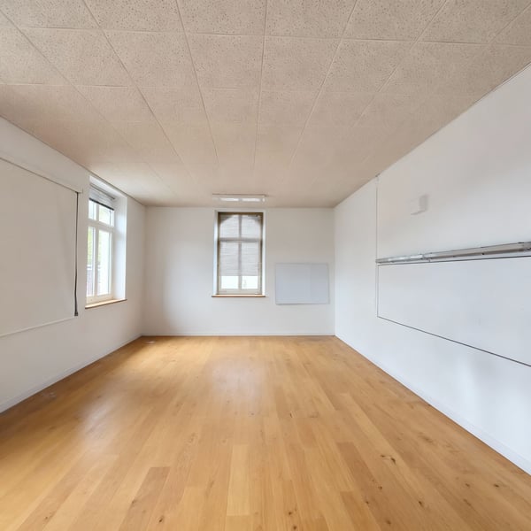 Attraktive Verkauf-, Gastro- oder Bürofläche im Bahnhof Näfels-Mollis. 10