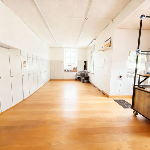 Attraktive Verkauf-, Gastro- oder Bürofläche im Bahnhof Näfels-Mollis. 7