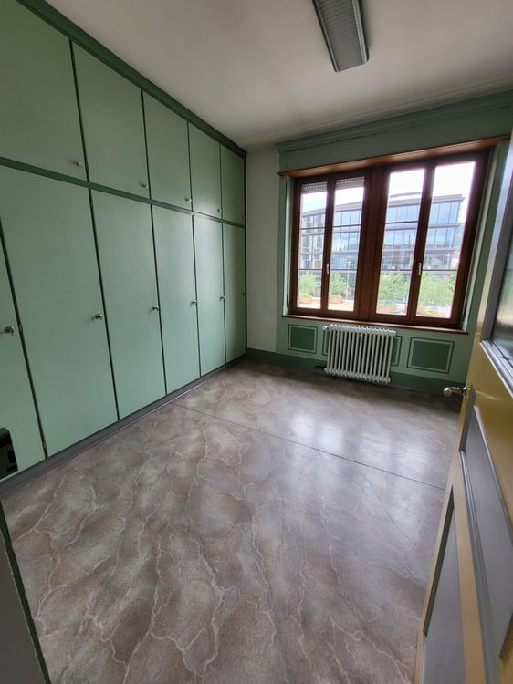 Surface de bureau idéalement située en gare de Delémont 6